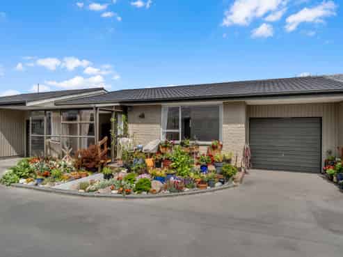 2/17 Edgeware Road, Saint Albans