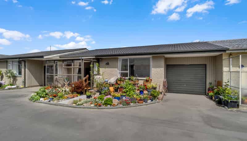 2/17 Edgeware Road, Saint Albans