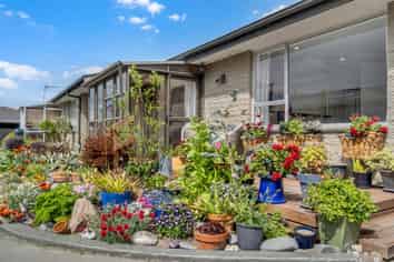 2/17 Edgeware Road, Saint Albans