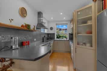 2/17 Edgeware Road, Saint Albans