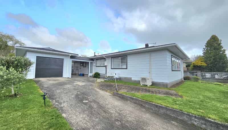 4 Poplar Grove, Whalers Gate