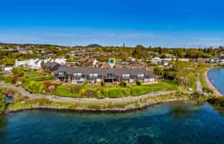 3/287 Lake Terrace, Two Mile Bay