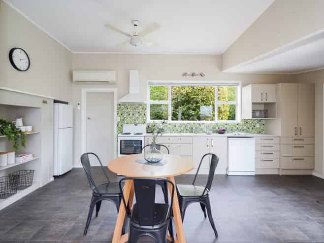 8 Osborne Street, Riverton