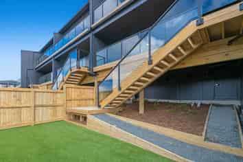 APT 2/3 Kawau Close, Orewa