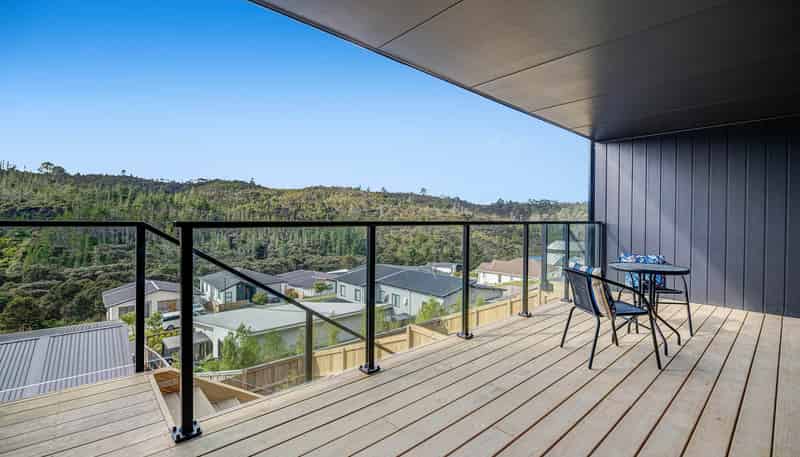 APT 2/3 Kawau Close, Orewa