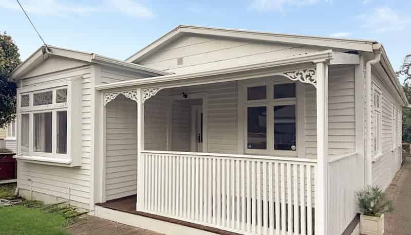 22 Riddlers Crescent, Petone