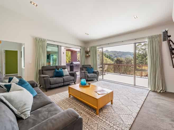 9 Sylvan Way, Silverstream