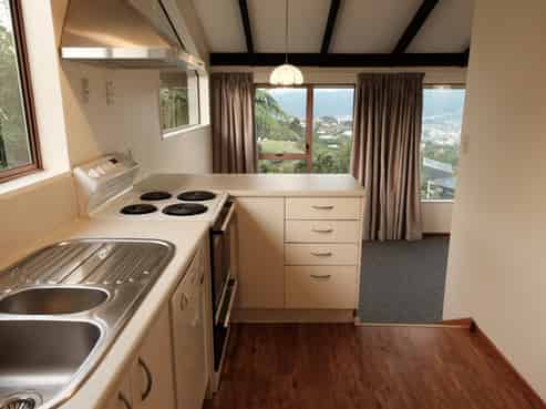 16B Wilson Grove, Normandale