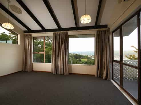 16B Wilson Grove, Normandale