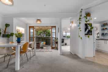 53 Tiromoana Road, RAUMATI SOUTH