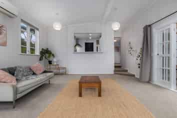 53 Tiromoana Road, RAUMATI SOUTH