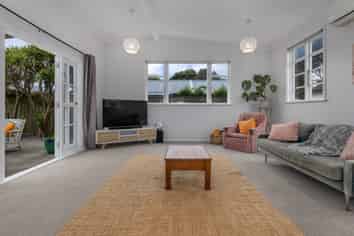 53 Tiromoana Road, RAUMATI SOUTH