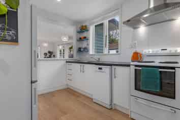 53 Tiromoana Road, RAUMATI SOUTH