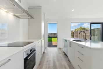 16 Keri Rua Road, Cambridge