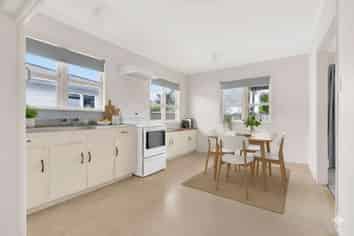 14b Doment Crescent, Orewa