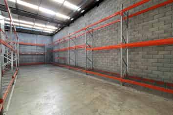 WAREHOUSE / OFFICE WITH ROLLER DOOR
