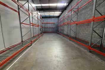 WAREHOUSE / OFFICE WITH ROLLER DOOR
