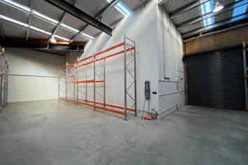 WAREHOUSE / OFFICE WITH ROLLER DOOR
