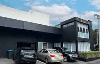 OFFICE/STUDIO WITH ROLLER DOOR
