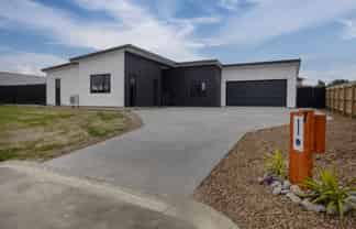 7 Whitehaven Street, Weston