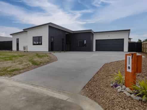 7 Whitehaven Street, Weston