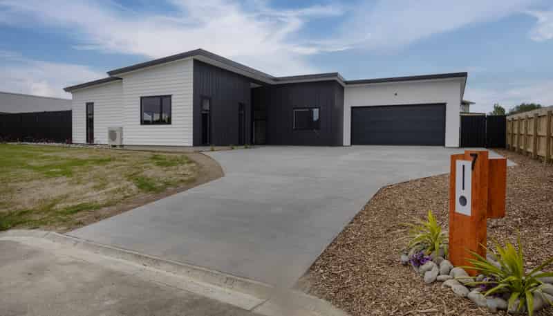 7 Whitehaven Street, Weston