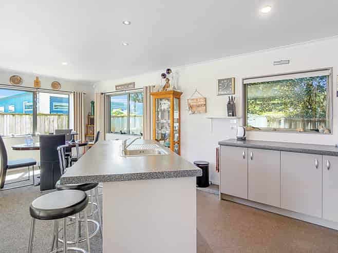 8 Mako Avenue, Whiritoa