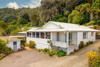 314 Thames Coast Road, Thornton Bay
