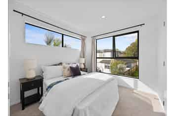 7/233 Great North Road, Henderson