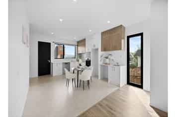 7/233 Great North Road, Henderson