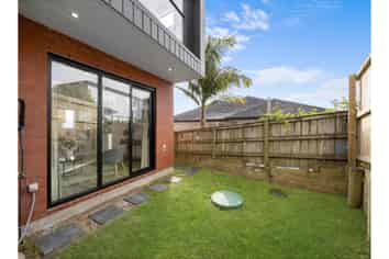 7/233 Great North Road, Henderson