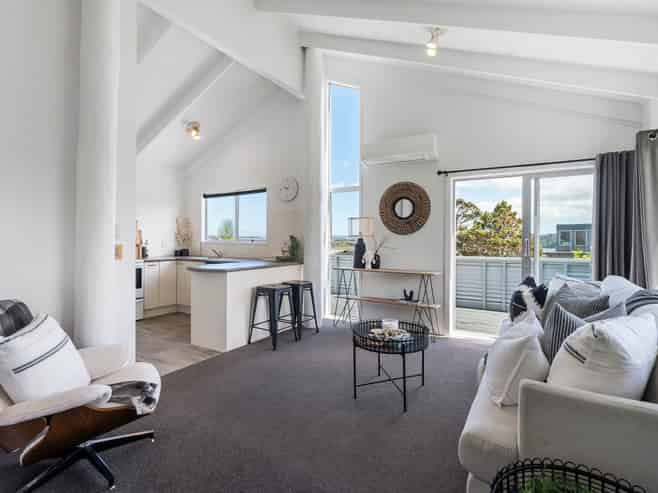 1/6 Oruamo Place, Beach Haven