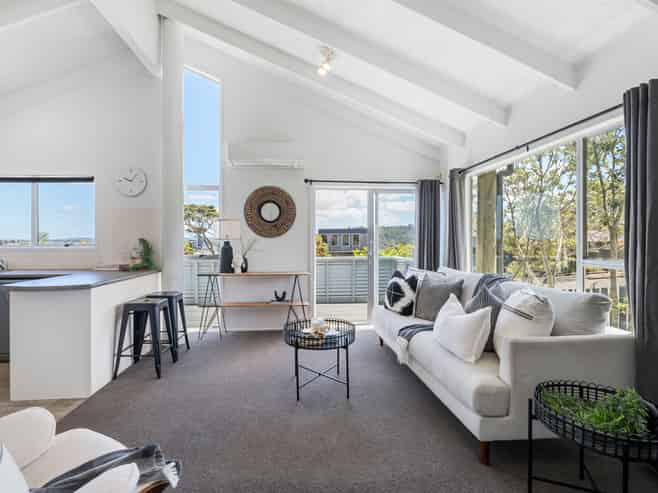 1/6 Oruamo Place, Beach Haven