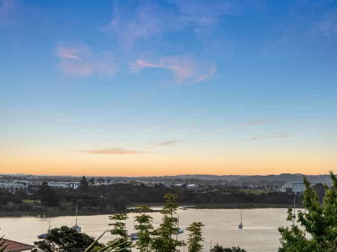 1/6 Oruamo Place, Beach Haven