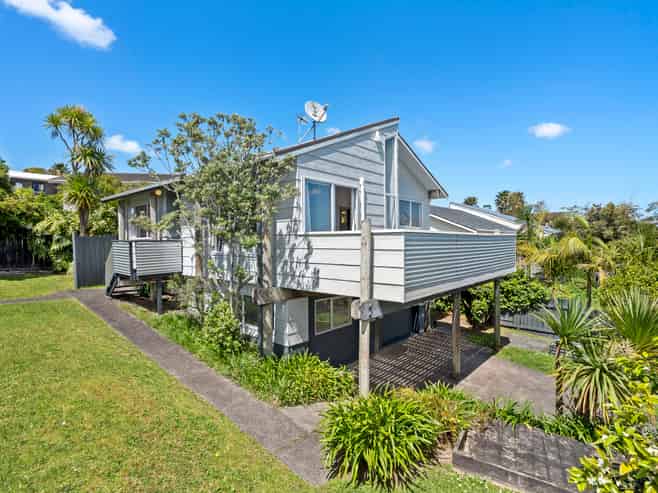 1/6 Oruamo Place, Beach Haven