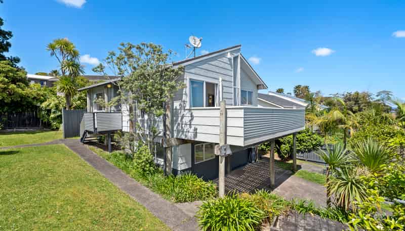 1/6 Oruamo Place, Beach Haven