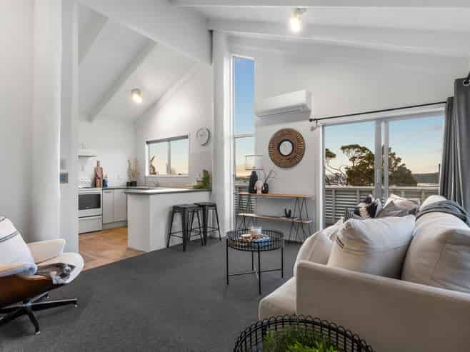 1/6 Oruamo Place, Beach Haven