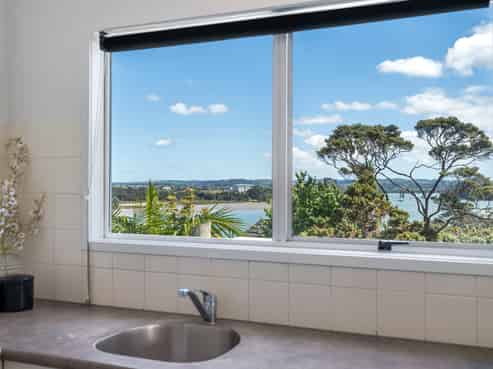 1/6 Oruamo Place, Beach Haven