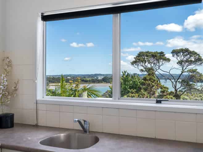 1/6 Oruamo Place, Beach Haven