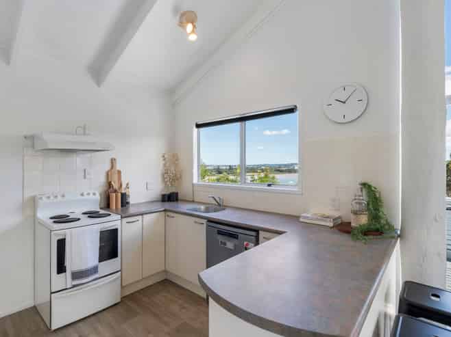 1/6 Oruamo Place, Beach Haven