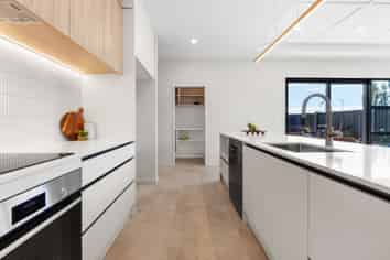 14 Elsie Lange Way, Casebrook