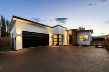 14 Elsie Lange Way, Casebrook