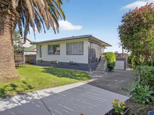 27 Amorino Drive, Red Beach