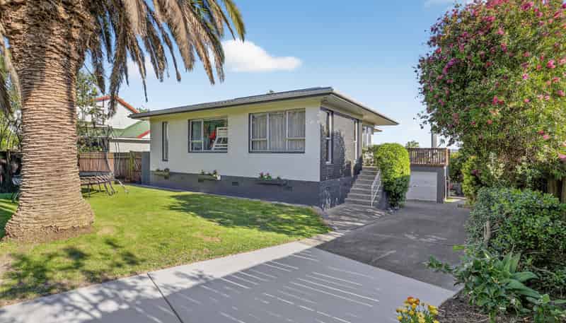 27 Amorino Drive, Red Beach