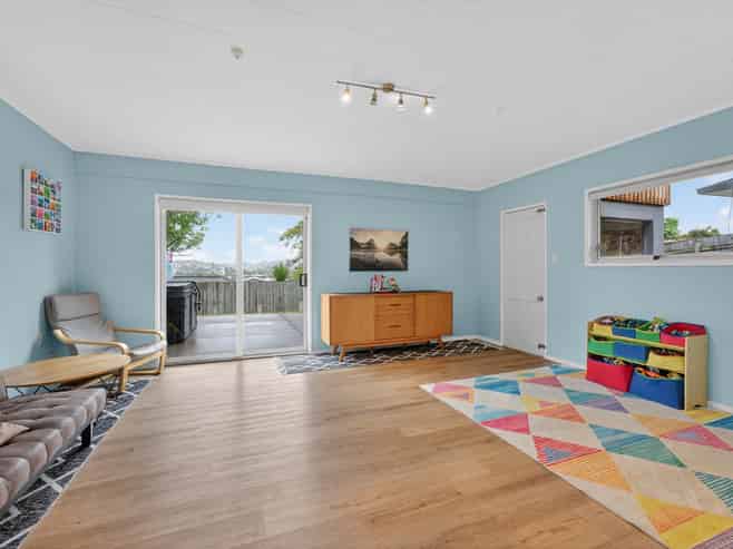27 Amorino Drive, Red Beach