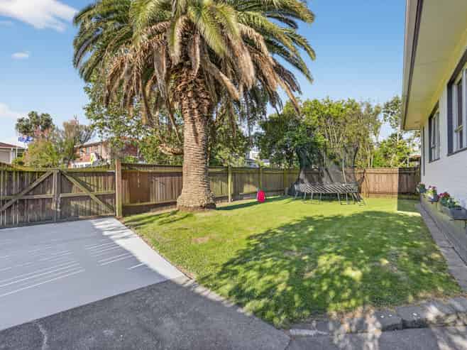 27 Amorino Drive, Red Beach