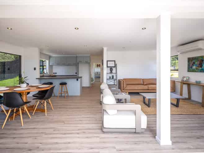 16 Ocean Road, Surfdale