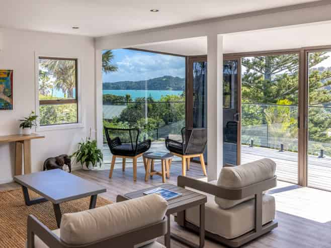 16 Ocean Road, Surfdale