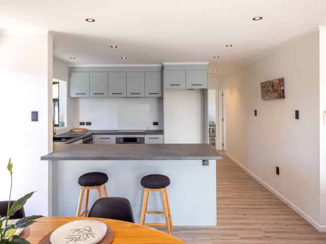 16 Ocean Road, Surfdale