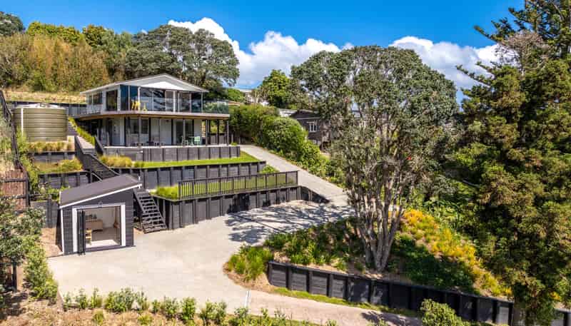 16 Ocean Road, Surfdale